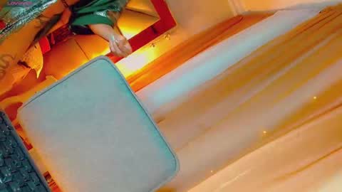 isabellagirs online show from September 20, 2025, 3:18 am