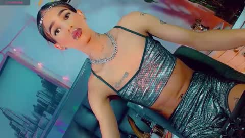 isabellagirs online show from April 15, 2026, 6:04 pm