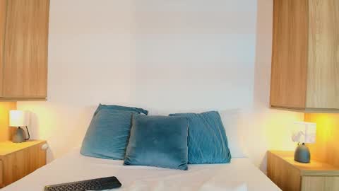 Isabella  online show from October 17, 2025, 1:46 pm