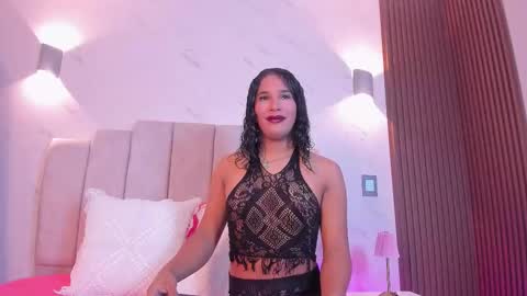 Isabella online show from November 9, 2025, 8:07 pm