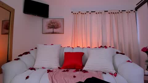 Snapshot of isabellalux_ chatting on February 14, 2026, 1:08 pm ISABELLA online show from February 14, 2026, 1:08 pm