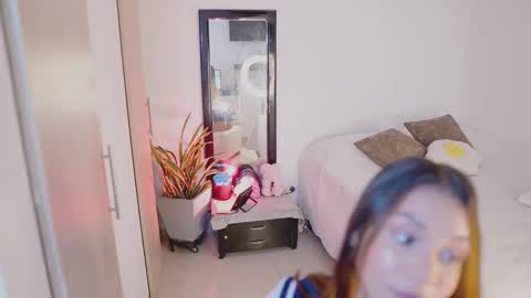 isabella online show from October 1, 2025, 4:51 am