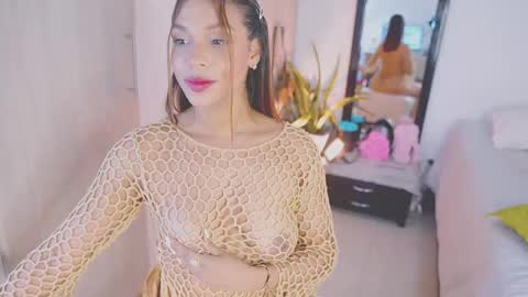isabella online show from October 8, 2025, 4:32 am