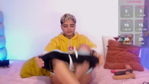 Isabella Mout  online show from January 12, 2026, 11:21 pm