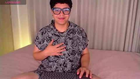 Isabella Mout  online show from February 14, 2026, 2:47 pm