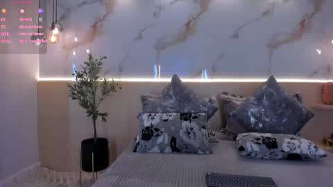 Snapshot of isabellasouza chatting on October 1, 2025, 11:49 am online show from October 1, 2025, 11:49 am