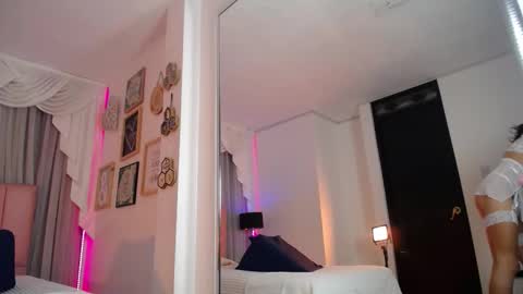 Snapshot of isabelledaza chatting on February 26, 2026, 12:04 pm Isabelle Daza online show from February 26, 2026, 12:04 pm