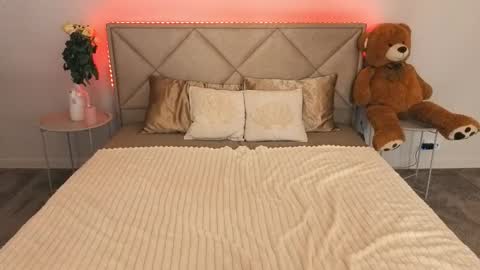 Isabelle online show from March 23, 2026, 4:27 am