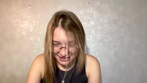 Im Olivia  online show from October 17, 2025, 11:46 am