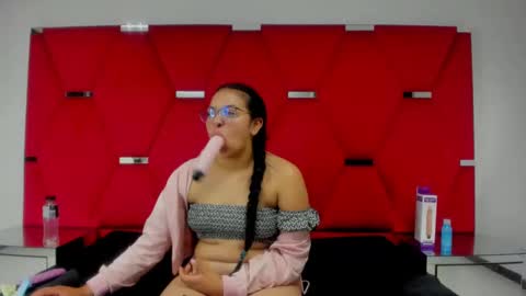 isabellrodriguez18 online show from January 8, 2025, 10:04 am