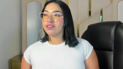 isabellrodriguez18 online show from May 11, 2026, 3:23 am