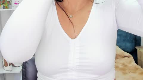 Isabel online show from May 22, 2026, 2:19 am