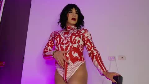 Isabella Hilton online show from September 10, 2025, 8:31 pm