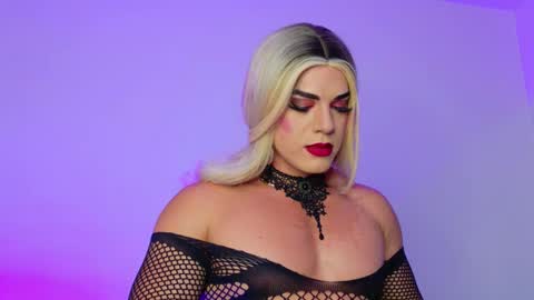 Isabella Hilton online show from September 26, 2025, 6:01 pm