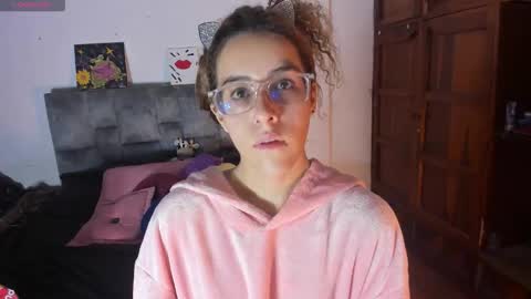 Isabela  online show from October 3, 2025, 7:05 am