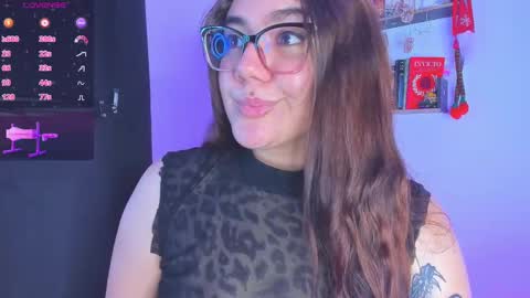 Snapshot of isarhodes_ chatting on December 17, 2024, 10:22 pm Isa online show from December 17, 2024, 10:22 pm