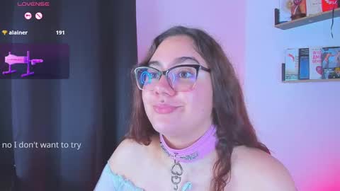 Snapshot of isarhodes_ chatting on January 3, 2025, 1:27 am Isa online show from January 3, 2025, 1:27 am