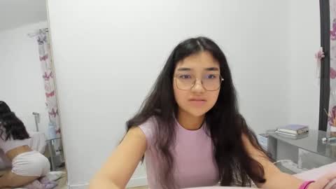 Snapshot of isasuarezzzz chatting on March 2, 2026, 6:15 pm Isa Suarez online show from March 2, 2026, 6:15 pm