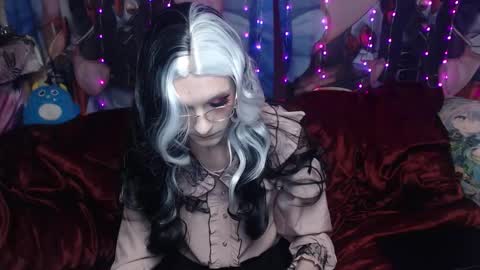 Sele online show from November 11, 2025, 10:43 pm