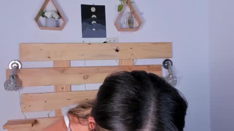 ishabellalopez online show from January 5, 2025, 5:09 am