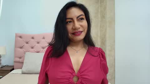 Isis Choi online show from January 5, 2026, 7:06 pm