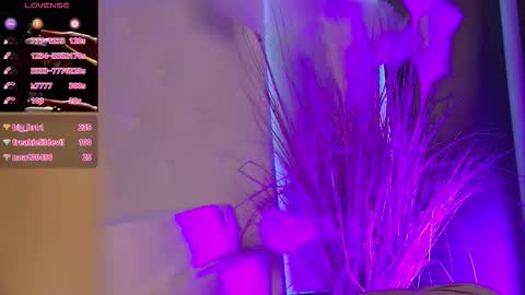 Isis online show from December 13, 2025, 8:14 pm