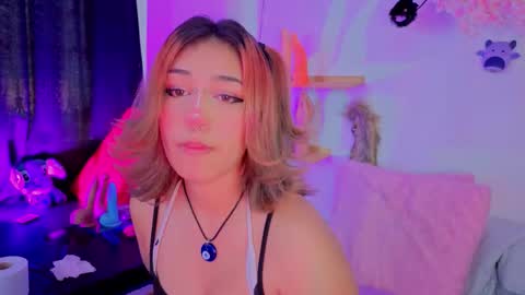 Isisjones18 online show from November 23, 2025, 4:07 pm