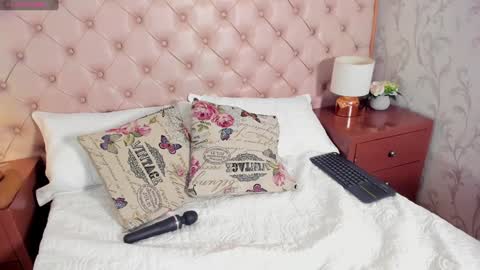 Snapshot of isla_scott chatting on February 1, 2025, 2:24 pm Vanessa online show from February 1, 2025, 2:24 pm