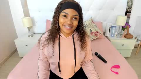 Snapshot of isla_scott chatting on October 5, 2025, 11:19 am Vanessa online show from October 5, 2025, 11:19 am