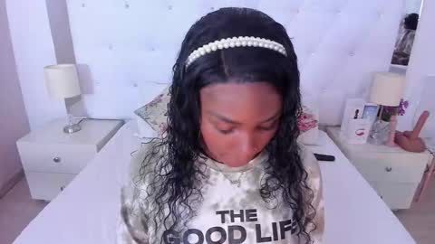 Snapshot of isla_scott chatting on October 9, 2025, 11:19 am Vanessa online show from October 9, 2025, 11:19 am