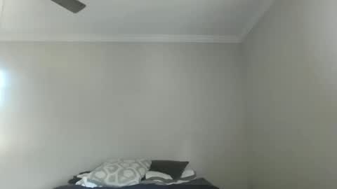 island625103 online show from September 15, 2025, 3:34 pm