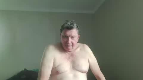 island625103 online show from October 14, 2025, 5:47 pm