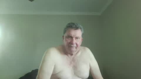 island625103 online show from October 15, 2025, 6:41 pm