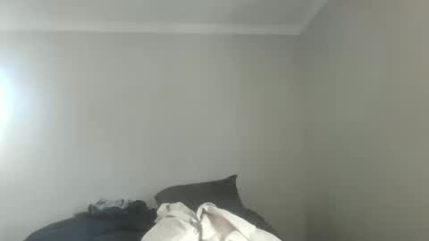 island625103 online show from October 17, 2025, 3:47 pm