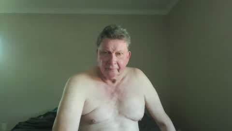 island625103 online show from October 23, 2025, 8:18 pm