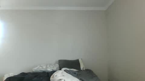 island625103 online show from January 13, 2026, 6:35 pm