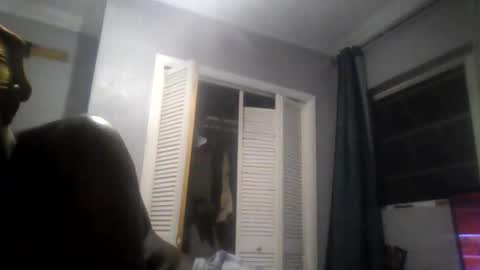 islandbey242 online show from May 18, 2026, 3:35 am