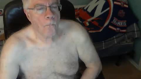 islesman22 online show from April 8, 2026, 9:09 am