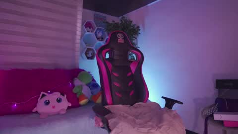 ISSA  online show from September 8, 2025, 8:52 pm