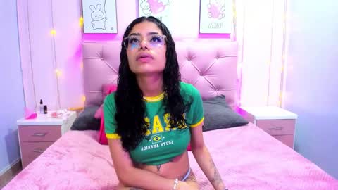 Issa  online show from November 26, 2025, 4:02 am