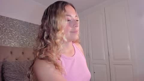 Snapshot of issadorajames chatting on October 19, 2025, 2:29 pm issadorajames online show from October 19, 2025, 2:29 pm