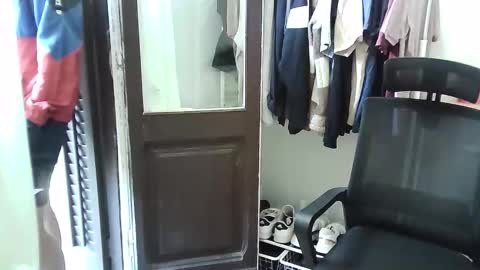 italianboybcn online show from October 31, 2025, 8:59 am