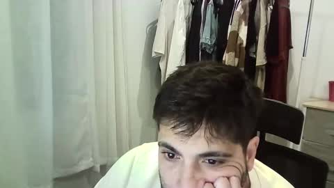 italianboybcn online show from November 8, 2025, 7:52 am