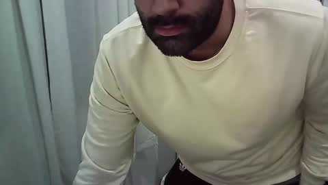 italianboybcn online show from December 4, 2025, 9:12 pm