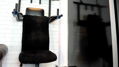 Italo Moore online show from September 17, 2025, 11:23 am