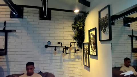 Italo Moore online show from September 28, 2025, 11:04 am