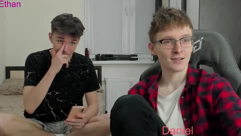 Snapshot of ithan_red chatting on October 3, 2025, 5:21 pm Ethan online show from October 3, 2025, 5:21 pm