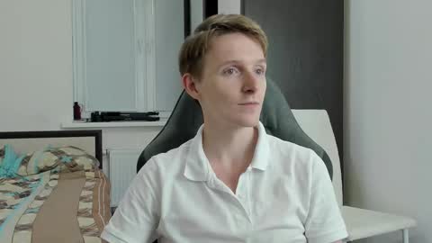 Snapshot of ithan_red chatting on November 4, 2025, 5:01 pm Ethan online show from November 4, 2025, 5:01 pm