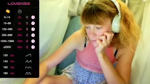 Lily online show from February 20, 2025, 3:12 am