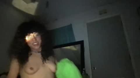 Snapshot of itsariessecrets chatting on January 17, 2025, 8:02 am itsariessecrets online show from January 17, 2025, 8:02 am